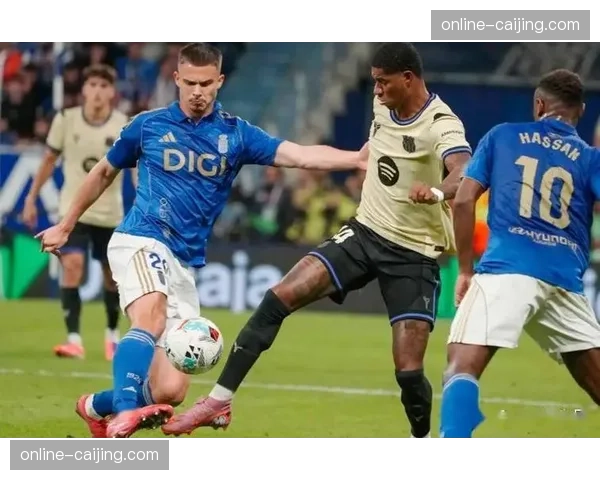 塞尔塔主场进攻端表现活跃,新援萨拉戈萨边路突破犀利。 塞尔塔主场进攻端表现活跃,新援萨拉戈萨边路突破犀利。